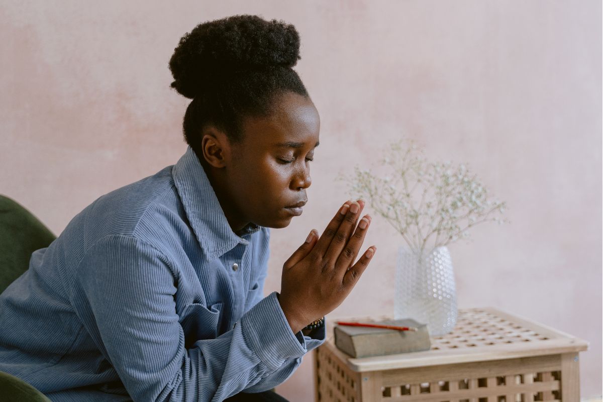 saying yes to god showing african american woman praying