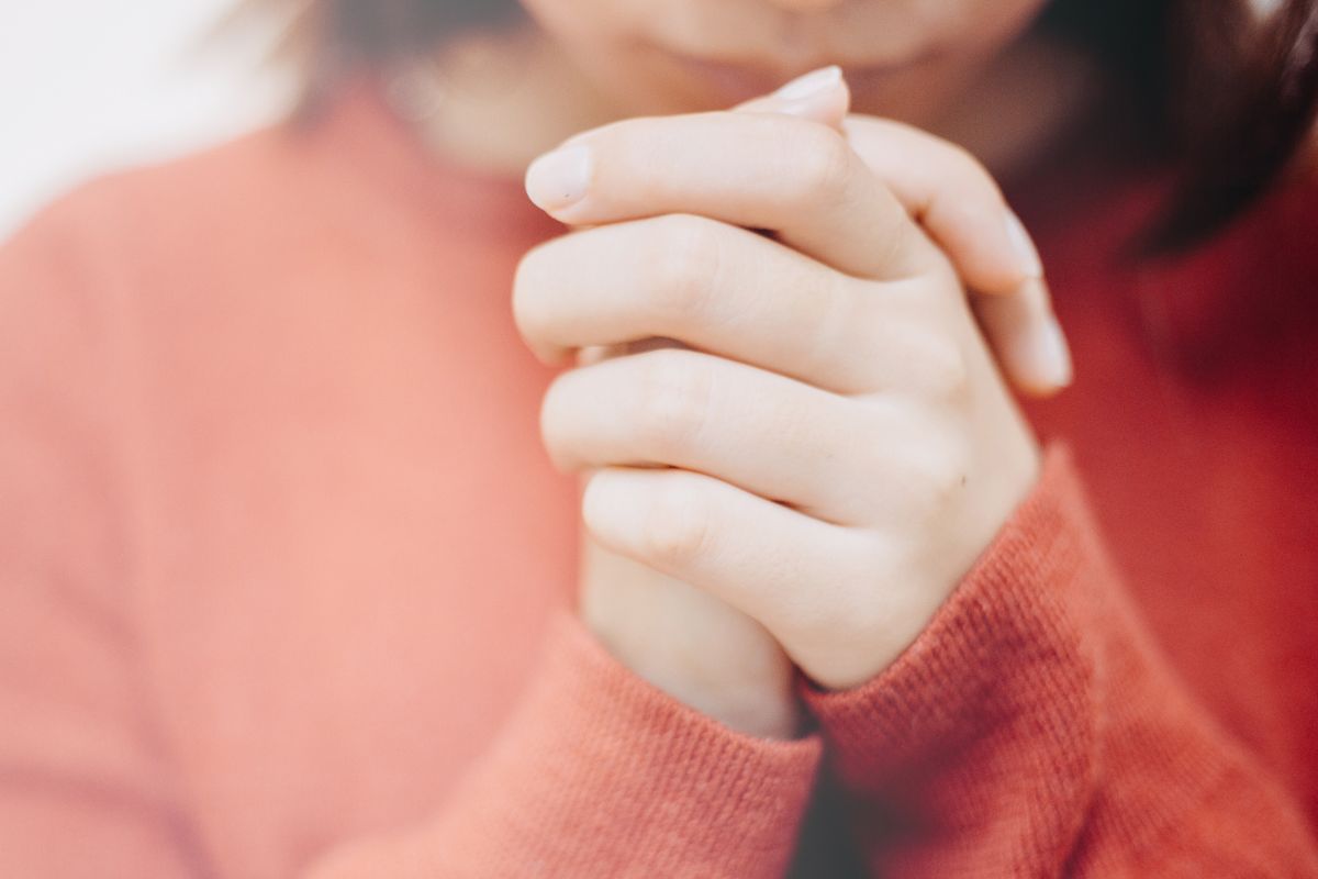 language of the heart woman praying