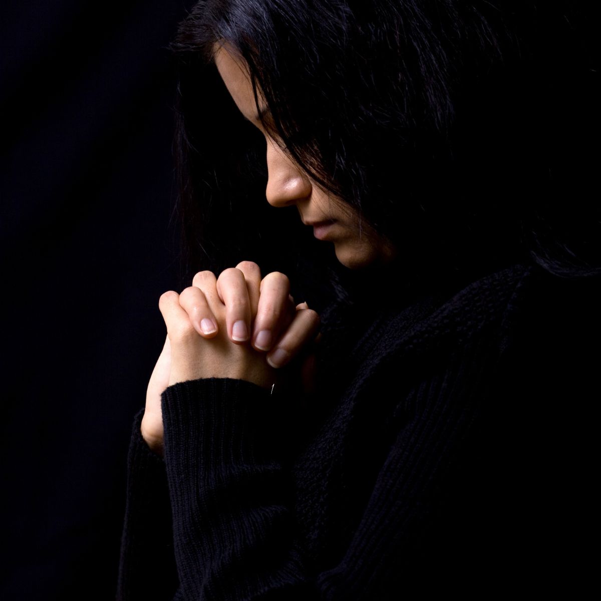 mom praying prayers for prodigal children